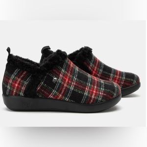 2/$15 Alegria Cozee Slip Resistant Red Black Plaid Slippers. Sherpa Lining